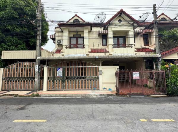 2 townhouses for sale, Krisada Nakhon Village 10, area 36 square meters ...